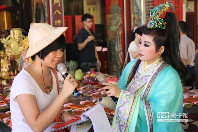 導覽與戲曲跨界聯手 大稻埕街頭上演